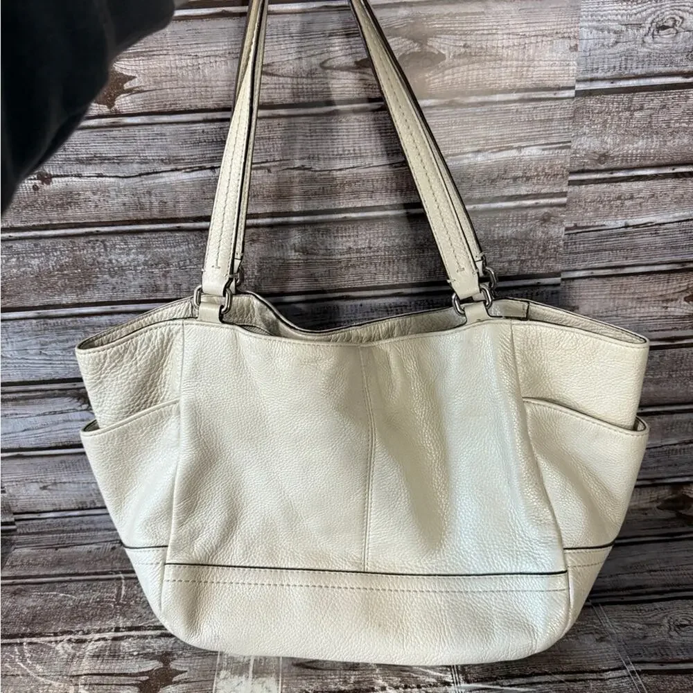 Coach Cream Leather Shoulder Bag with Navy & Red Tag